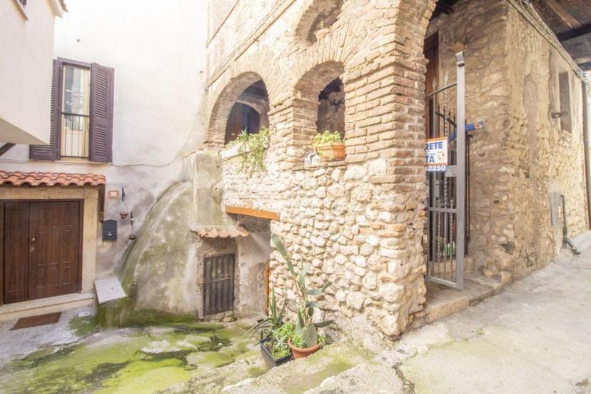 Trilocale in Via dell'Arco 62, Palombara Sabina — foto 2 di 5