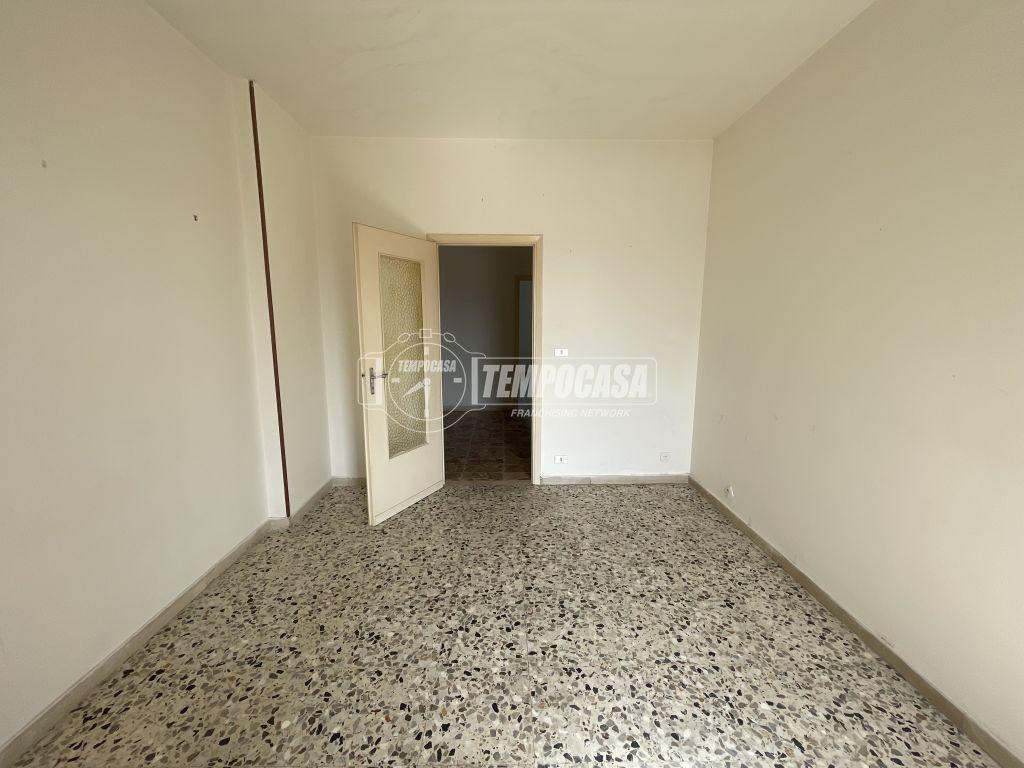 Trilocale in Viale Camillo Olivetti 11, Agliè
