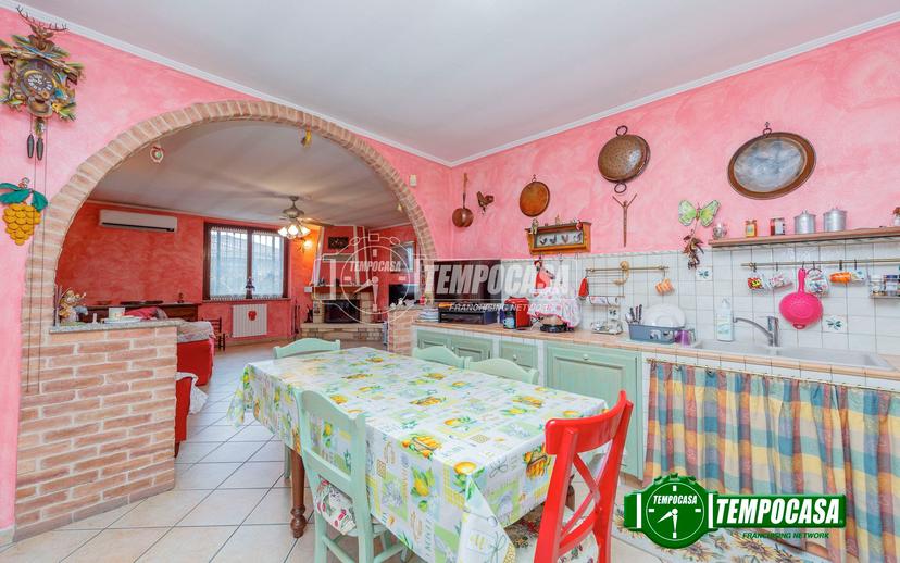Villa in Via G. Garibaldi, Vellezzo Bellini — foto 4 di 5