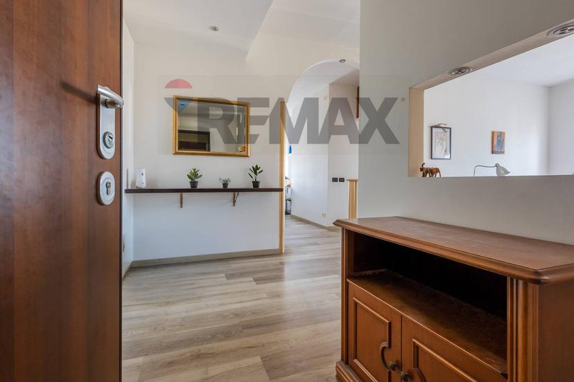 Bilocale in Via per Crenna 19, Cardano al Campo — foto 2 di 5