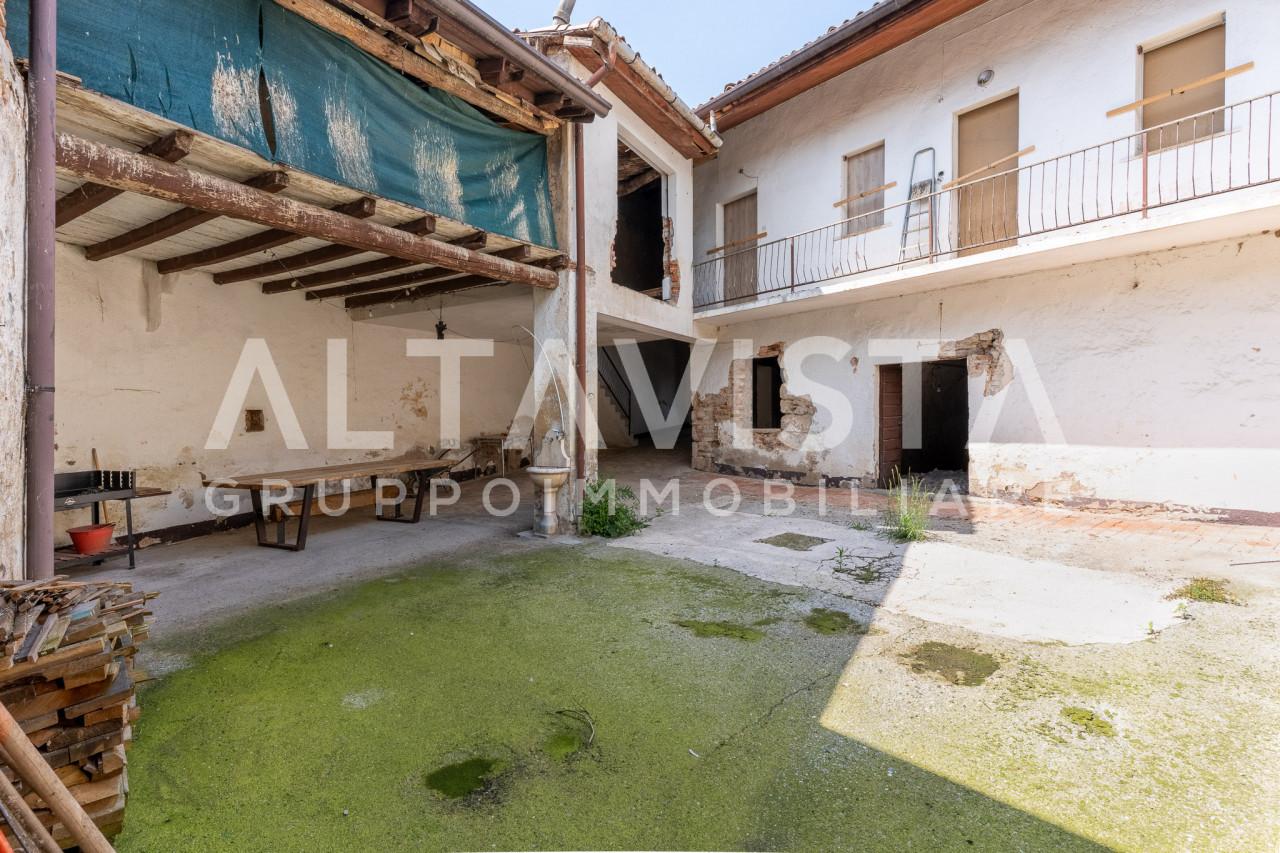 Rustico in Via Santine, Calvagese della Riviera