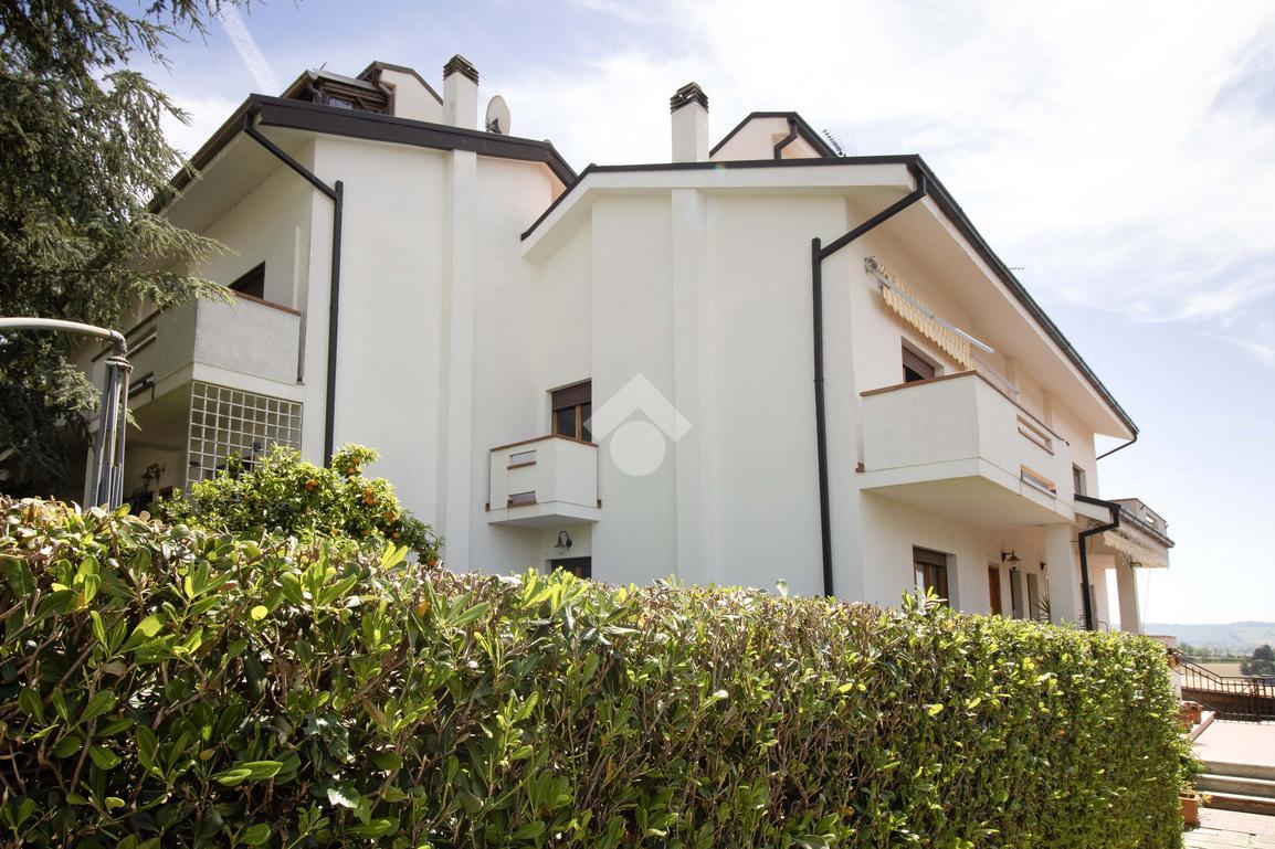 Villa a schiera in Via Giuseppe Giammarco 20, Fermo