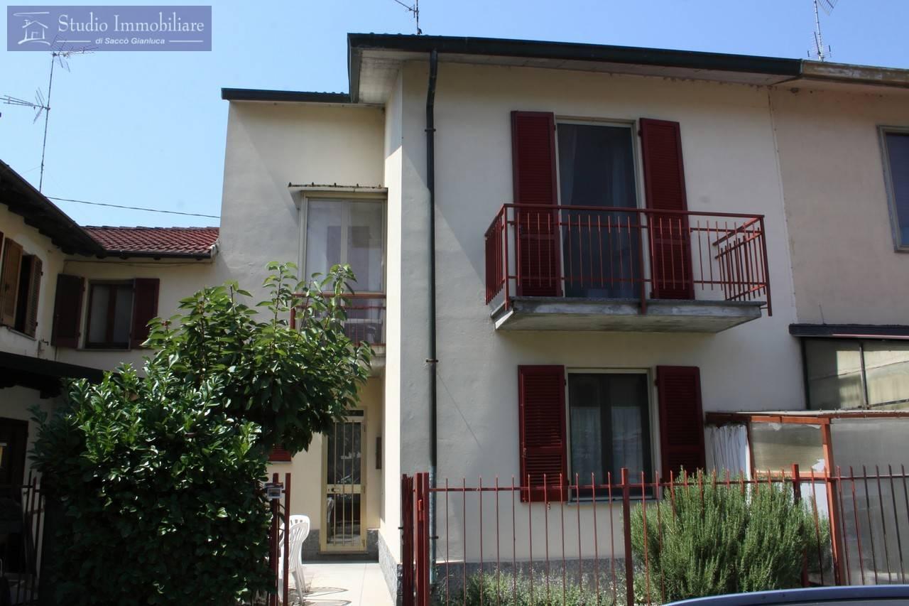 Casa indipendente in Via 4 Novembre 83, Bressana Bottarone