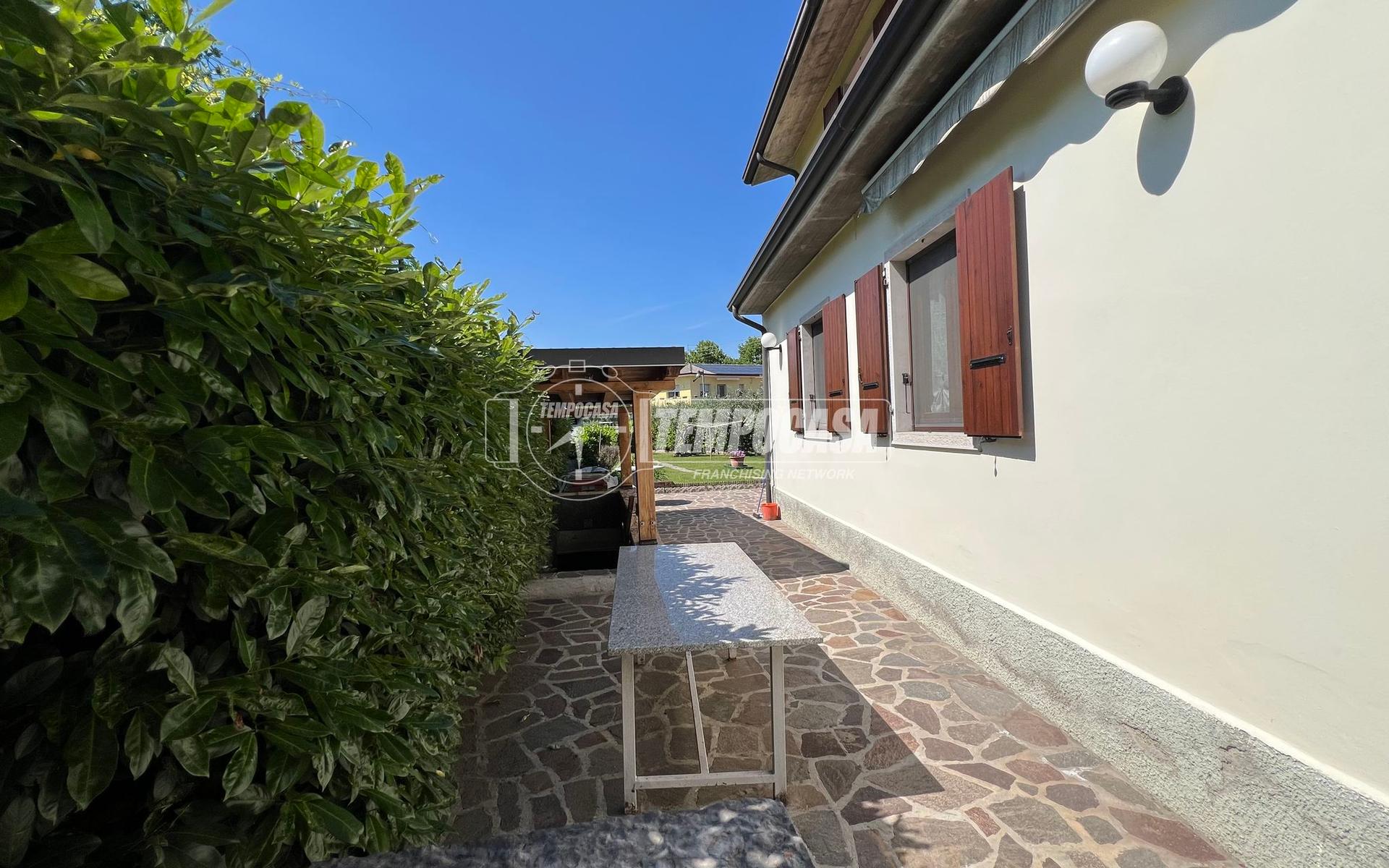 Villa a schiera in Via IV Novembre 11, Affi