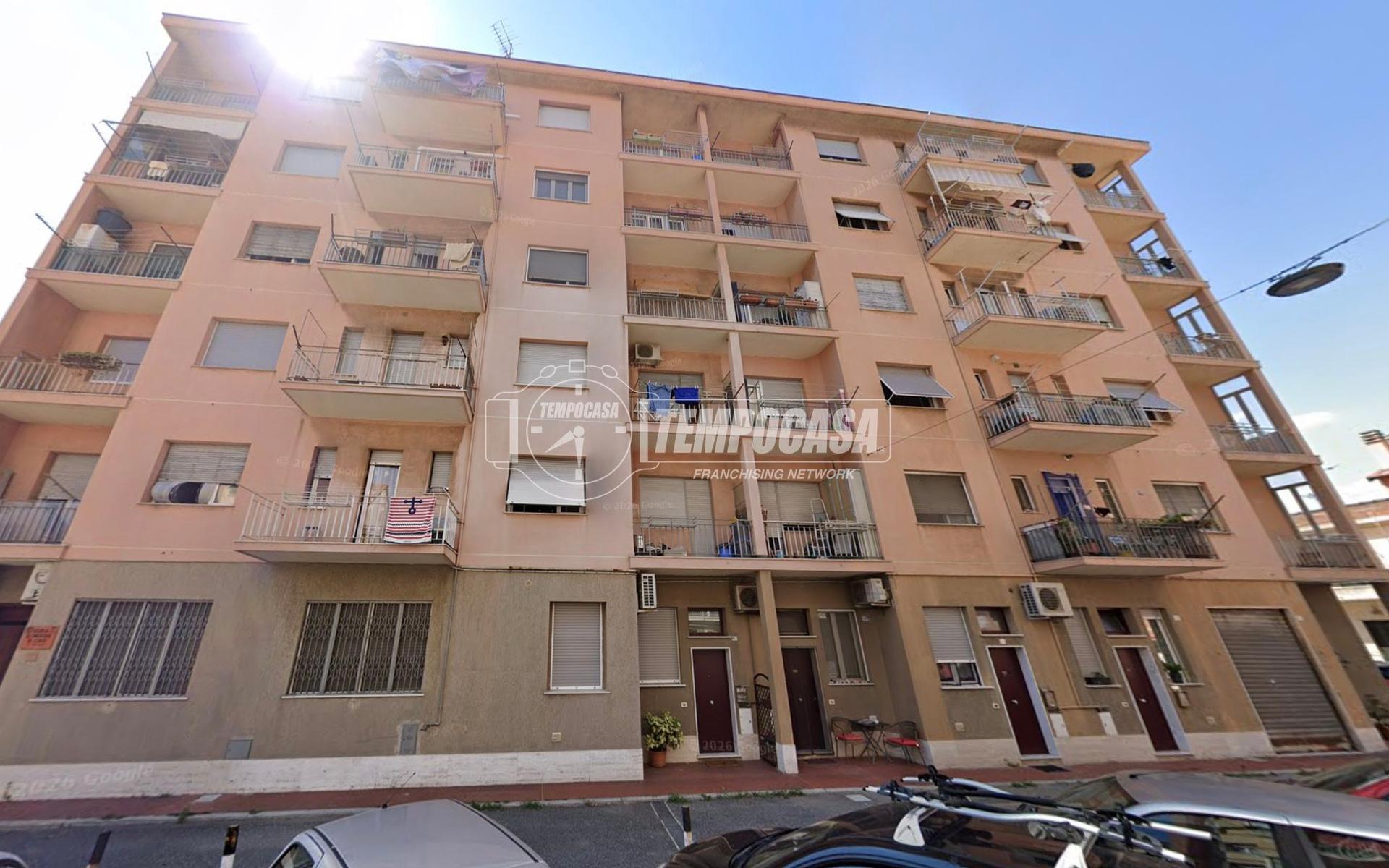 Trilocale in Via Aurelia 384, Vado Ligure