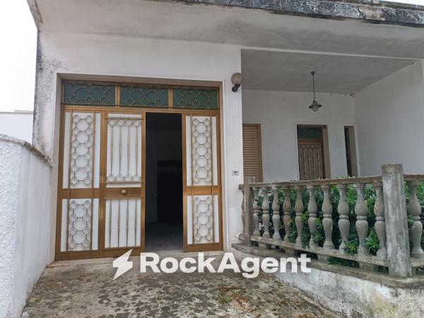 Villa in Via Marcinelle Ang. l. da Vinci, Salice Salentino — foto 2 di 5