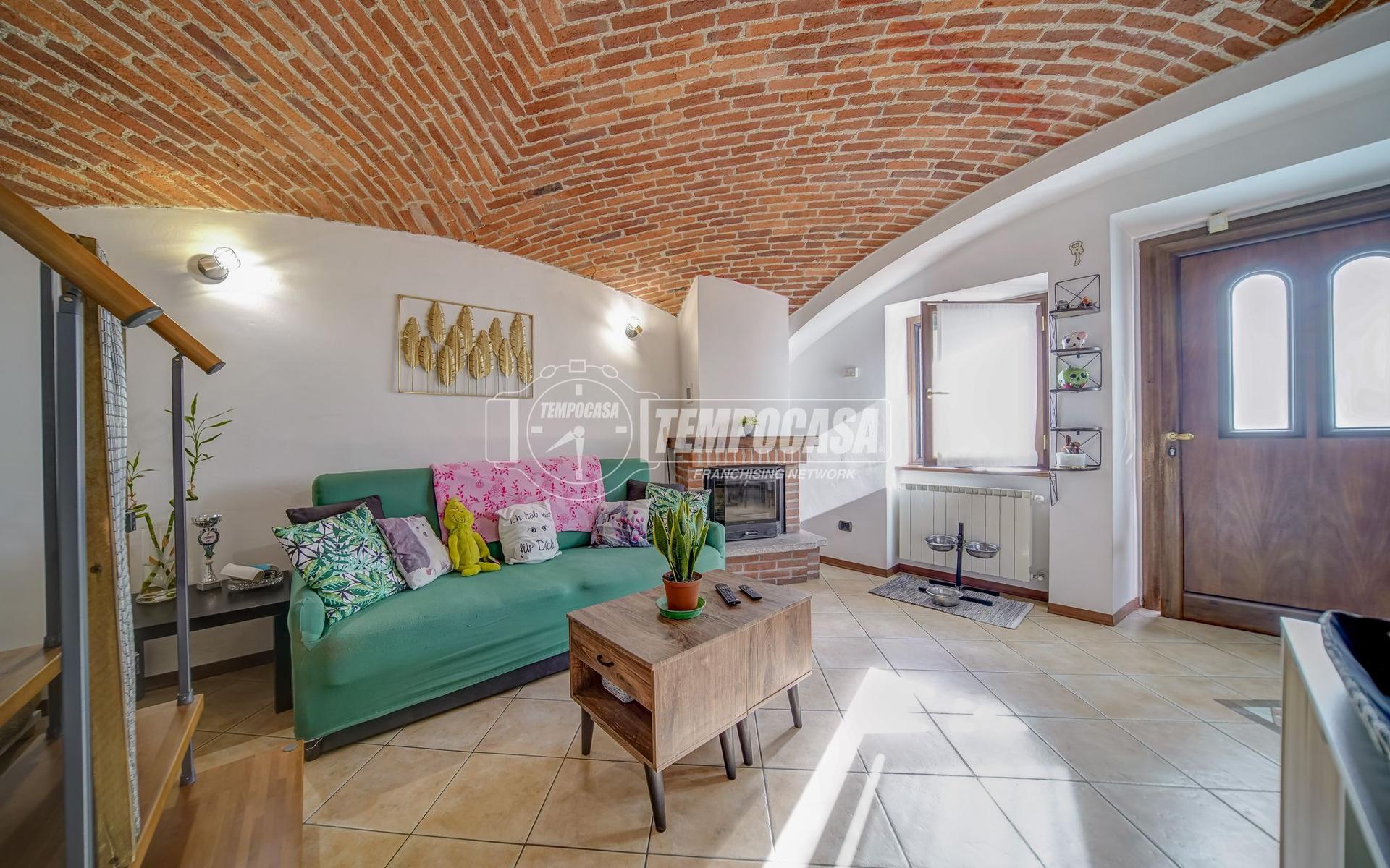 Casa indipendente in Via Martiri, Bogogno