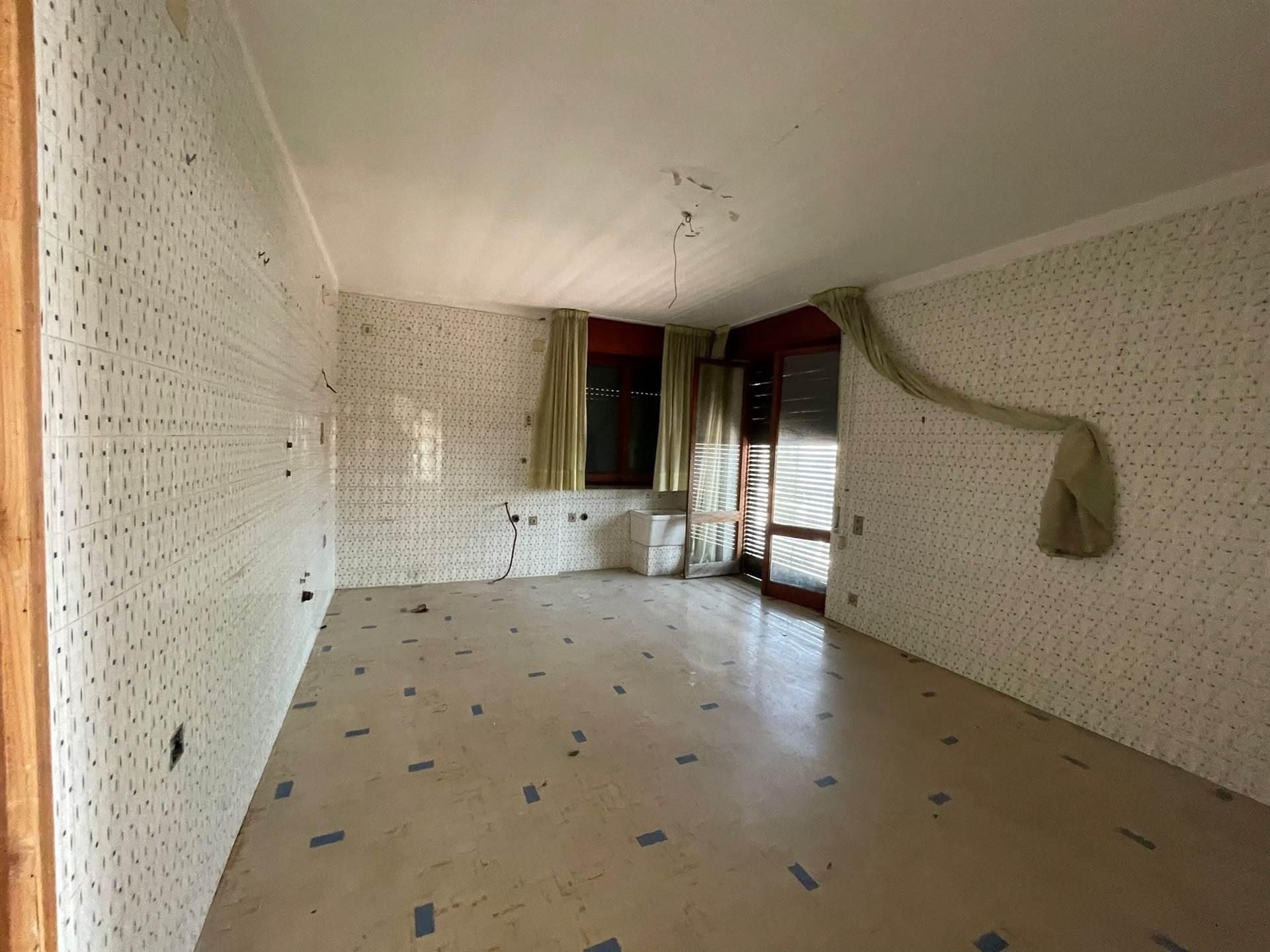 Villa bifamiliare in Viale Stefano da Verona, Castel Volturno
