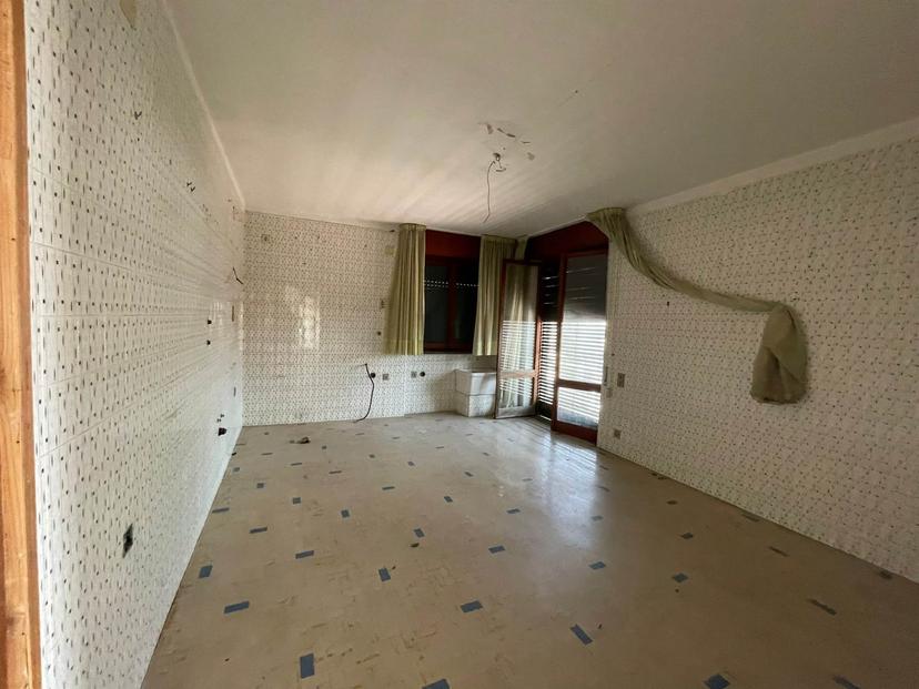 Villa bifamiliare in Viale Stefano da Verona, Castel Volturno