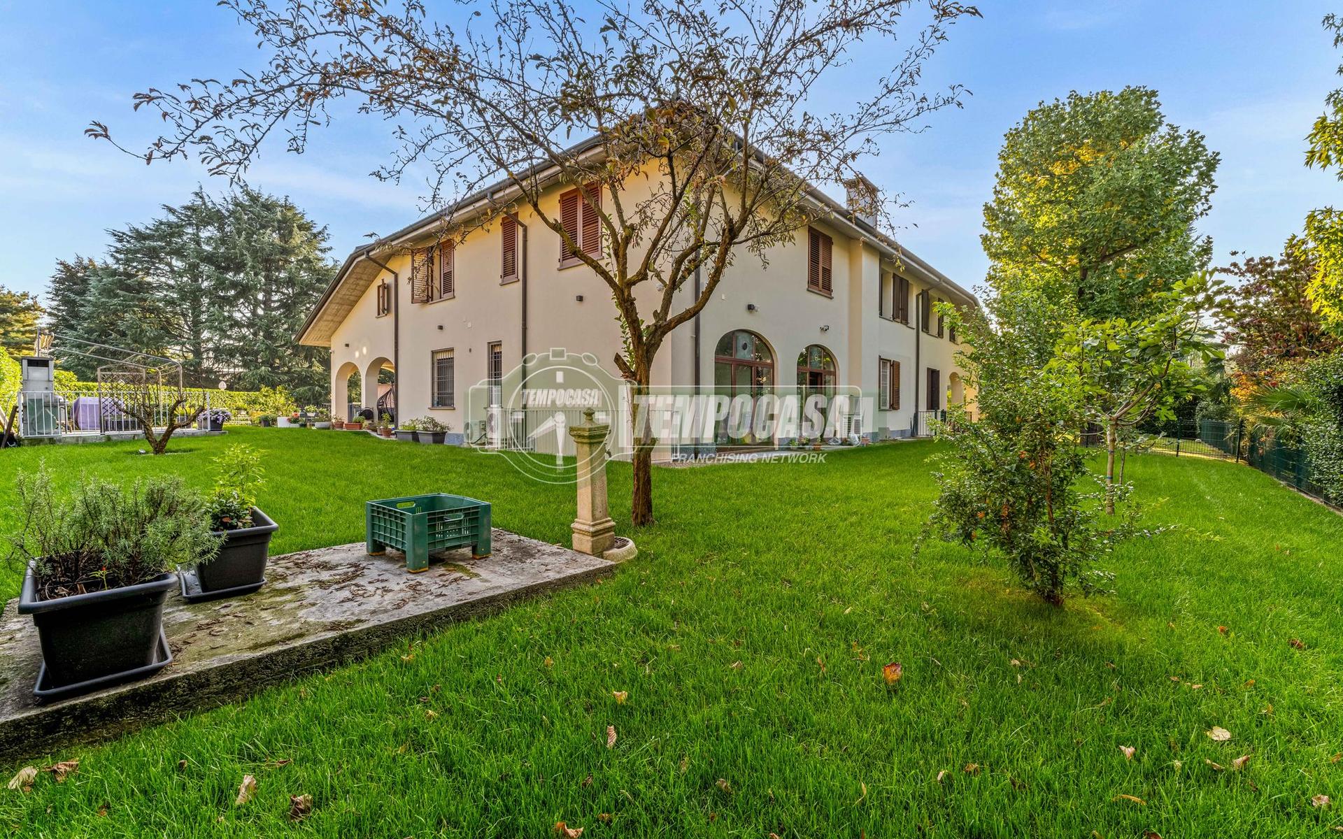 Villa a schiera in Via Adige 11, Vimercate
