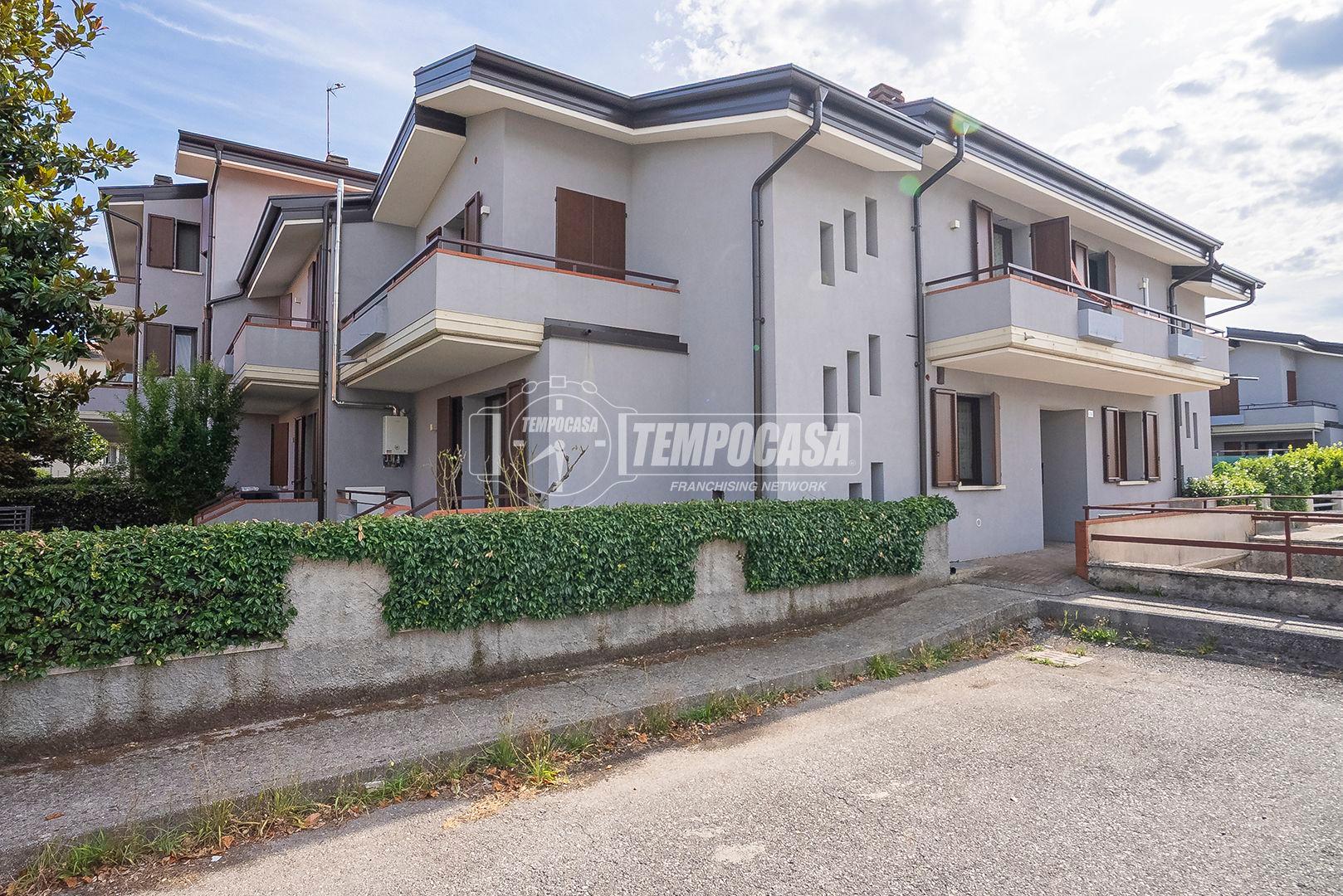 Villa a schiera in Via Monsignore O. Romero 28, Montichiari