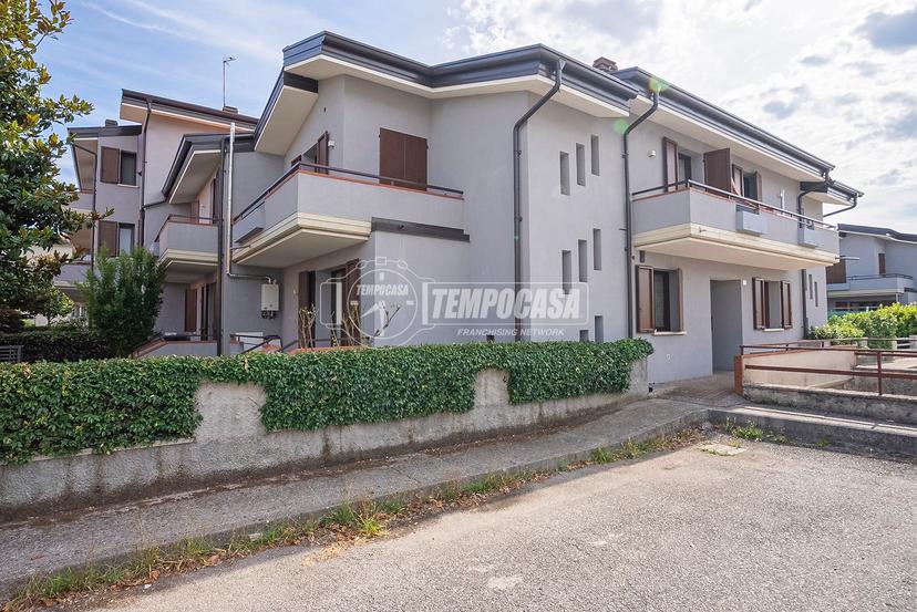 Villa a schiera in Via Monsignore O. Romero 28, Montichiari