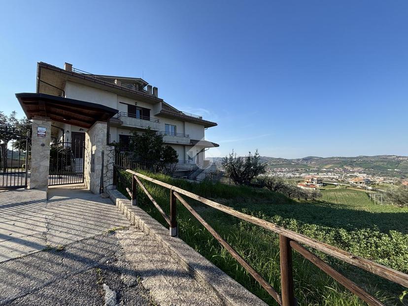 Villa a schiera in Contrada Telesio 4, Cellino Attanasio — foto 2 di 5