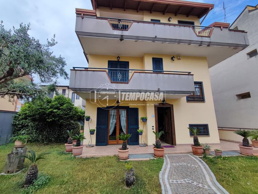 Villa in Via Provinciale Teverola Casaluce III Traversa 26, Teverola — foto 3 di 5
