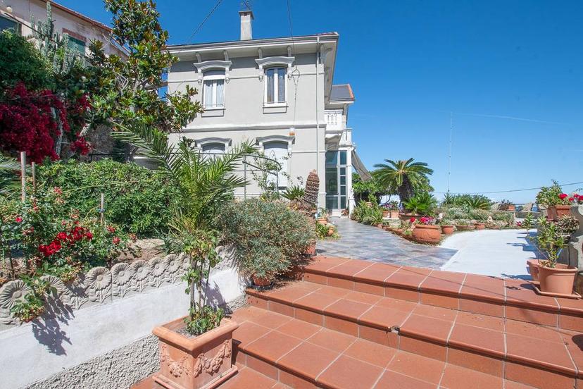 Villa in Via Fontanassa, Savona — foto 3 di 5