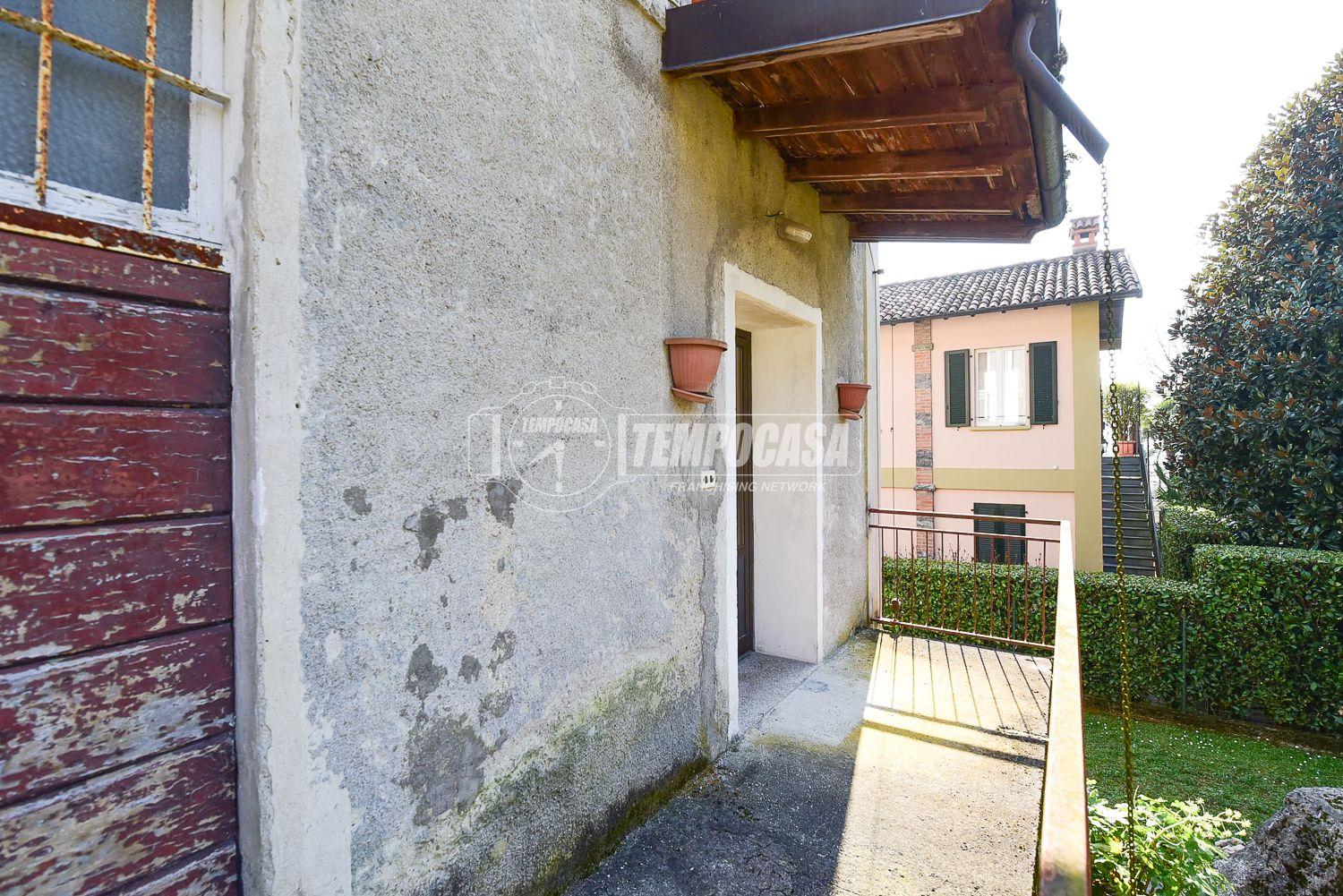 Casa indipendente in Via San Carlo 23, Capiago Intimiano