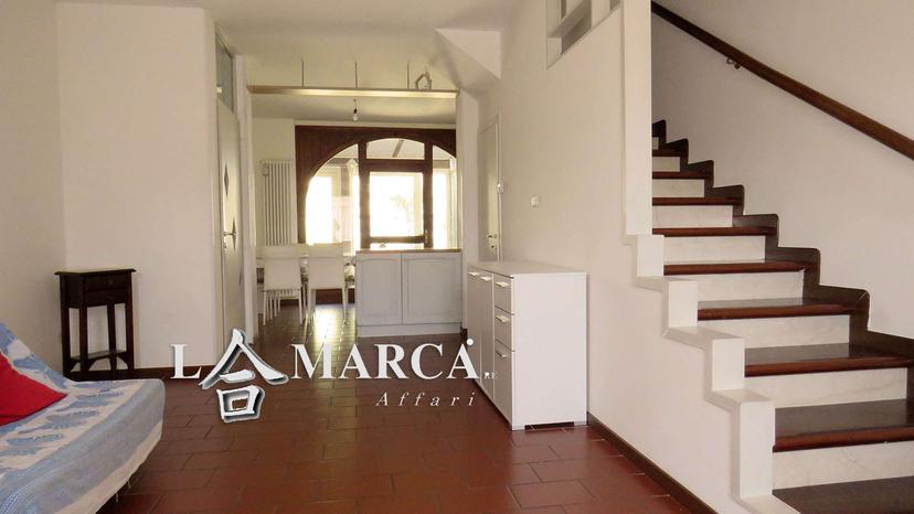 Villa a schiera, Castelcucco