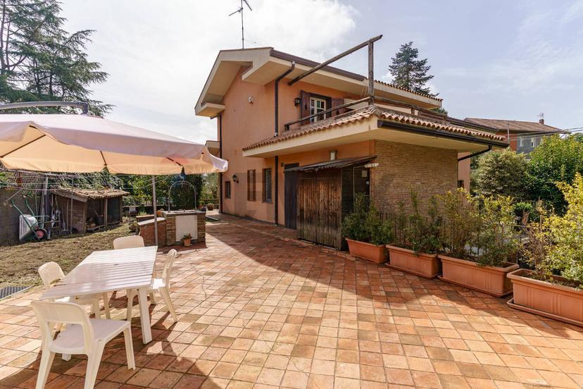 Villa in Via Giacomo Leopardi 18, Nicolosi — foto 3 di 5