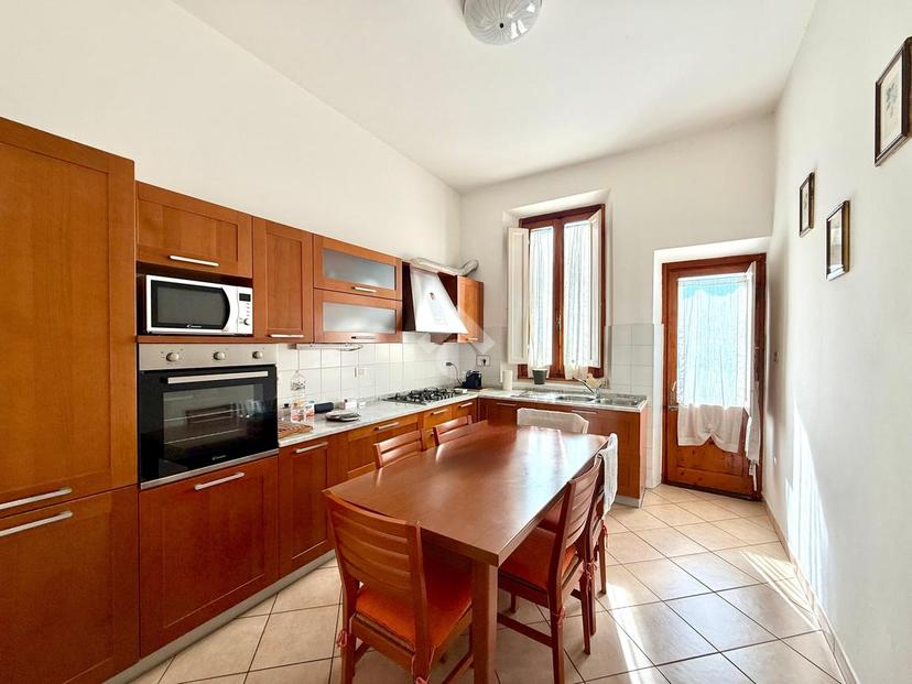 Casa indipendente in Via Aspromonte 10, Prato
