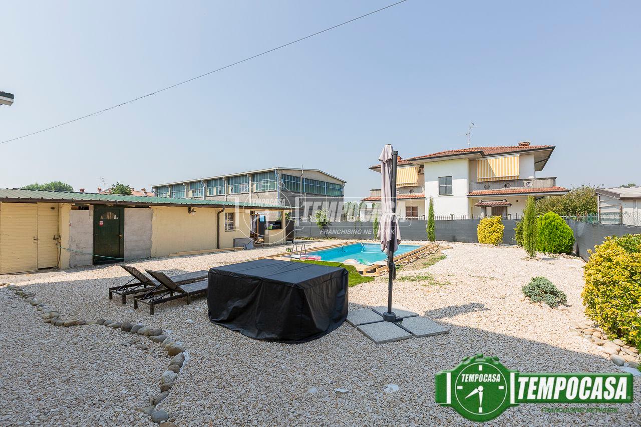 Villa a schiera in Via a. Manzoni, Agnadello