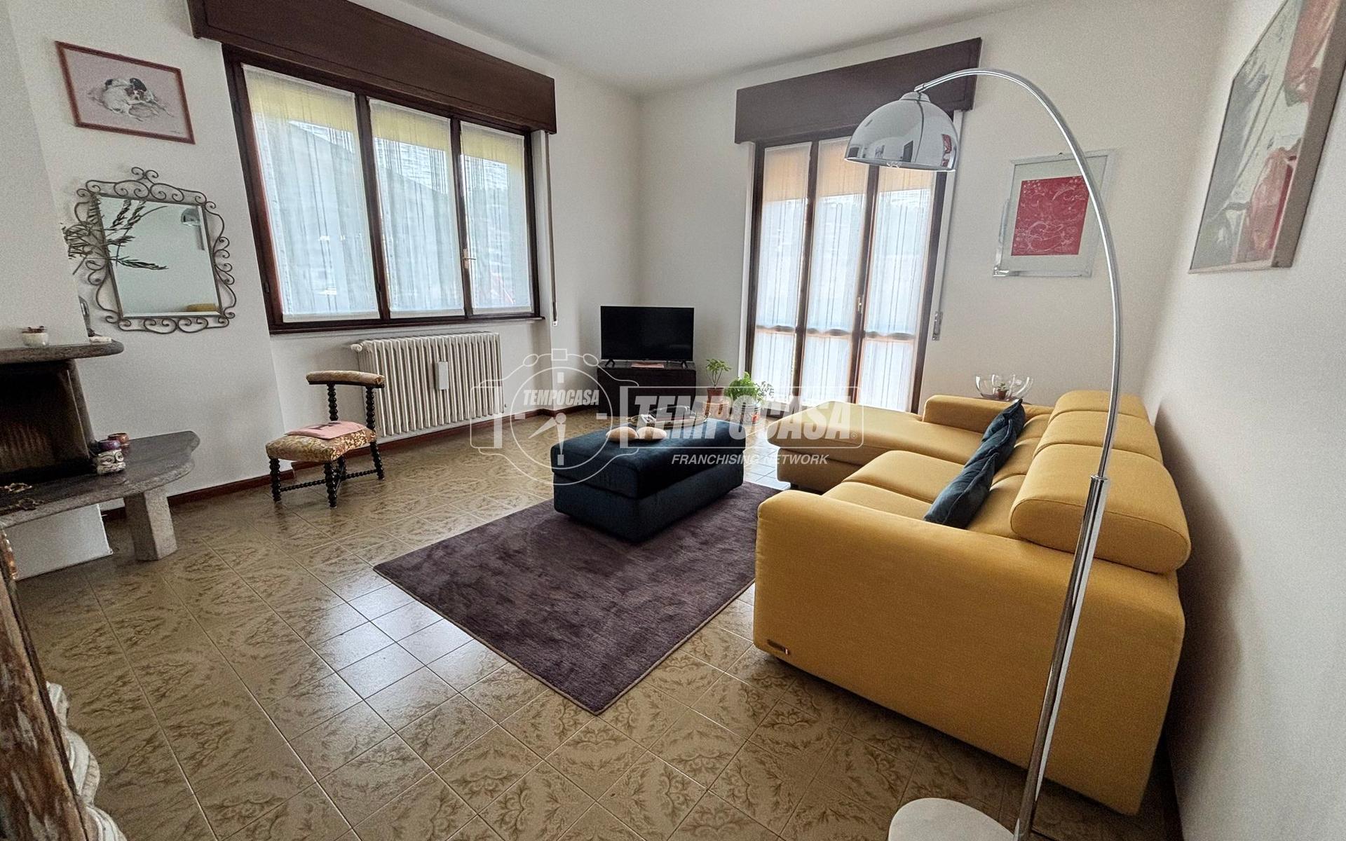 Trilocale in Via Verdi 147, Lipomo