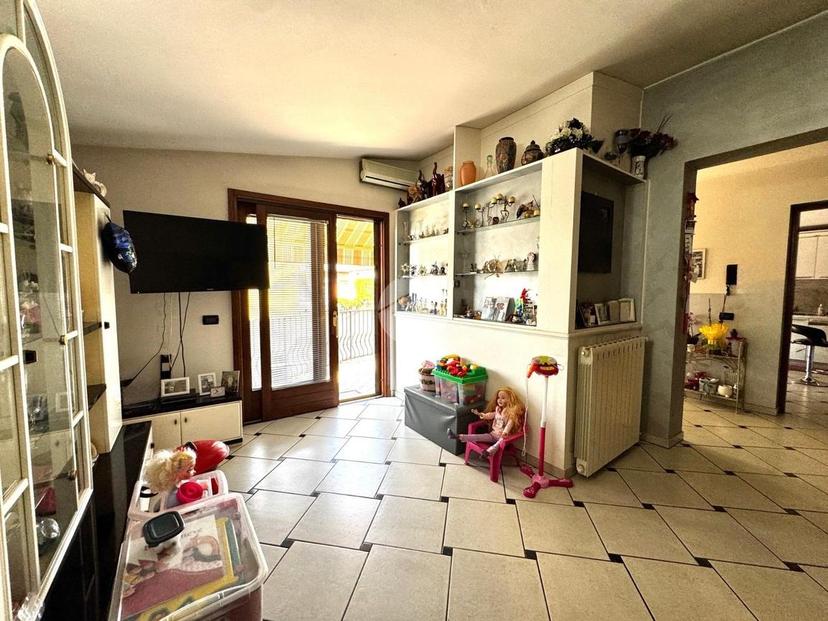 Villa in Via Trieste 35, Capriolo — foto 3 di 5