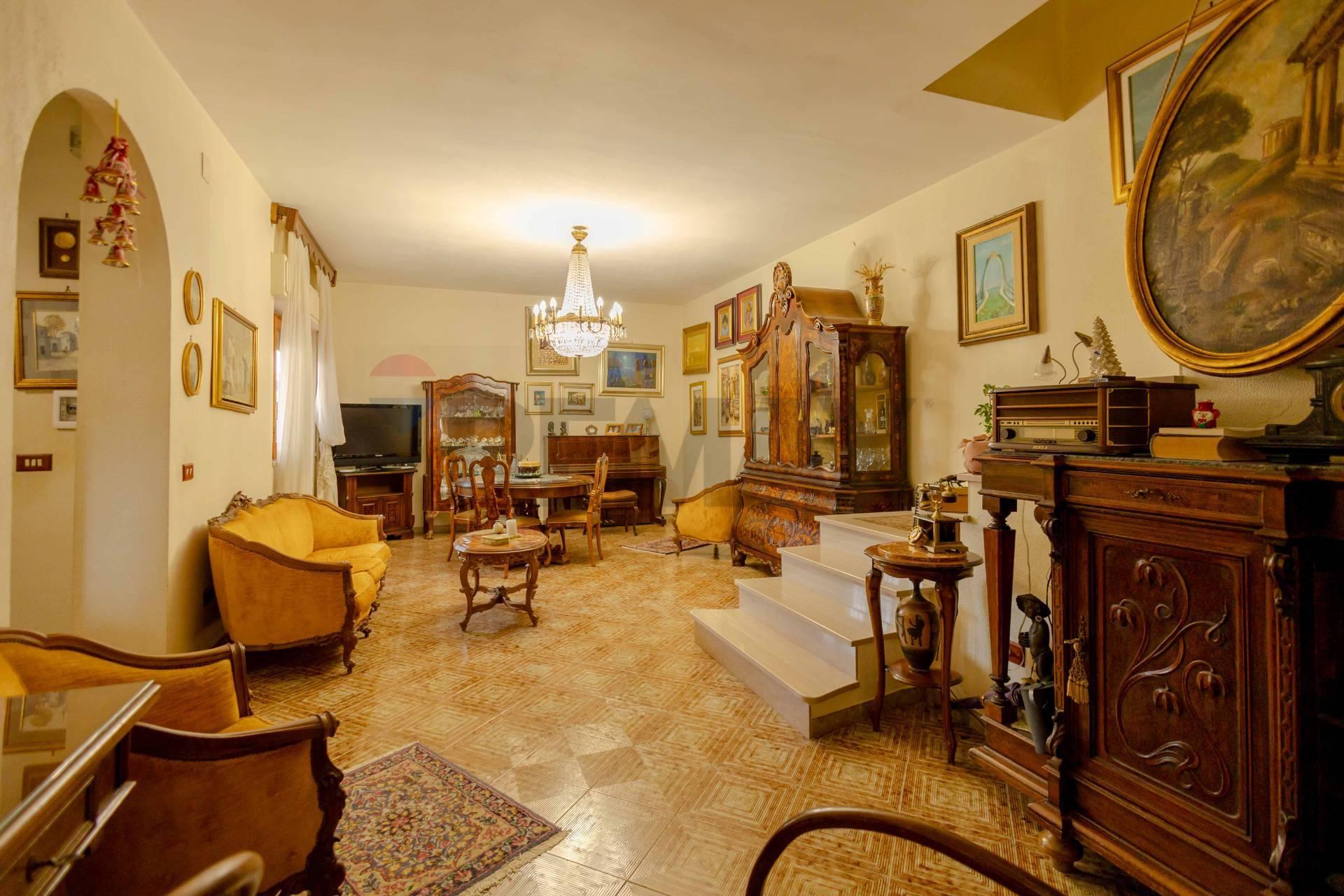 Villa a schiera in Carlo Cattaneo 2, Casamassima