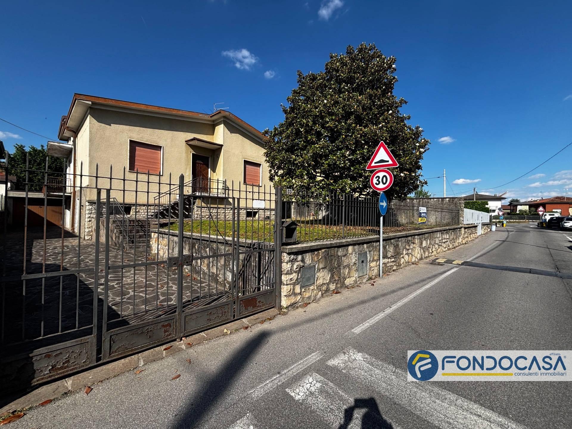 Casa indipendente in Gumello del Monte, Grumello del Monte