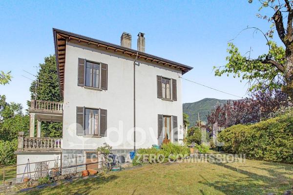 Villa in Via Altipiano 9, Porto Valtravaglia