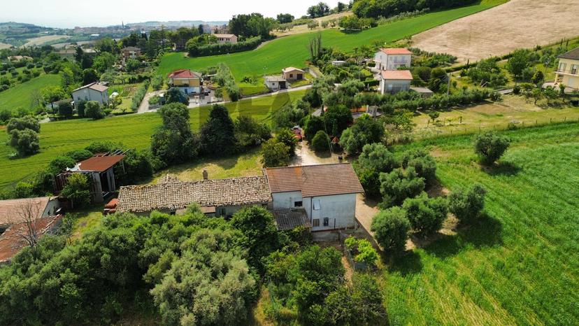 Rustico in Via Contrada Bore di Tenna 48, Fermo — foto 5 di 5