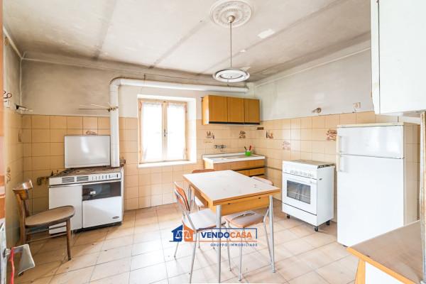 Villa in Salita Porporato 5, Piasco — foto 2 di 5