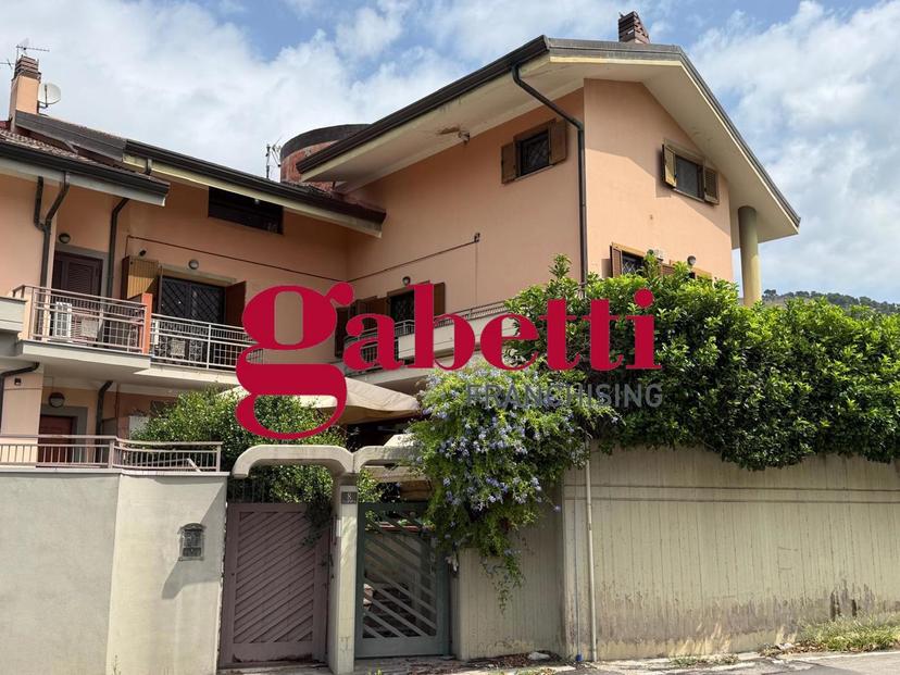 Villa a schiera in Via De Cillis 1, Caserta