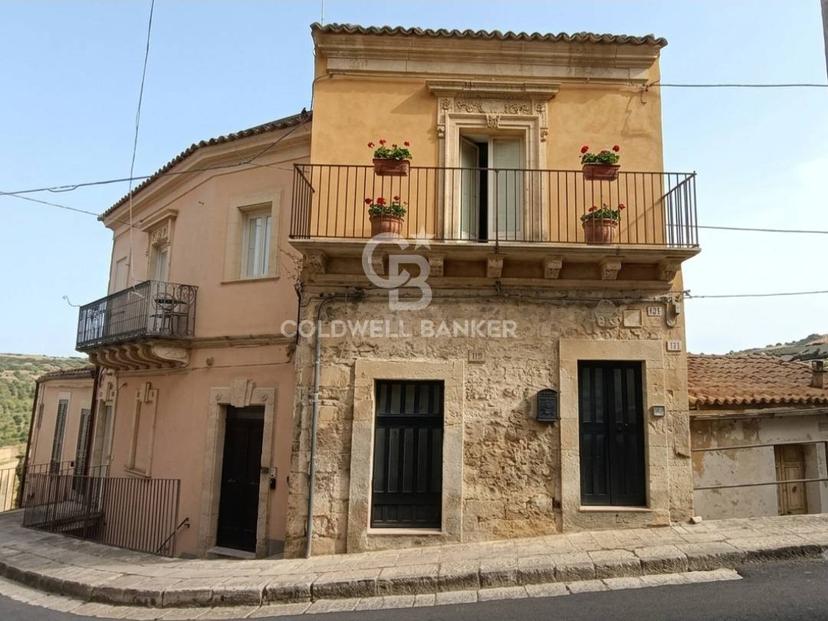 Casa indipendente in Via Paternò Arezzo 121, Ragusa