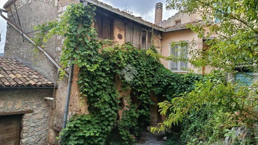 Casa indipendente in Piazza S. Anna, Alatri