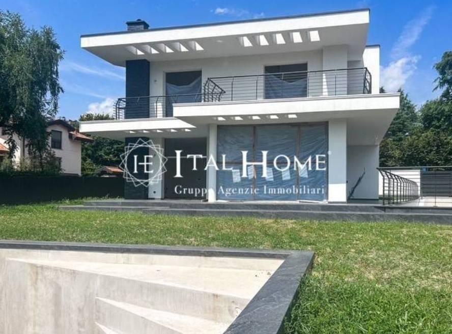Villa in Via Mandresca, Inverigo