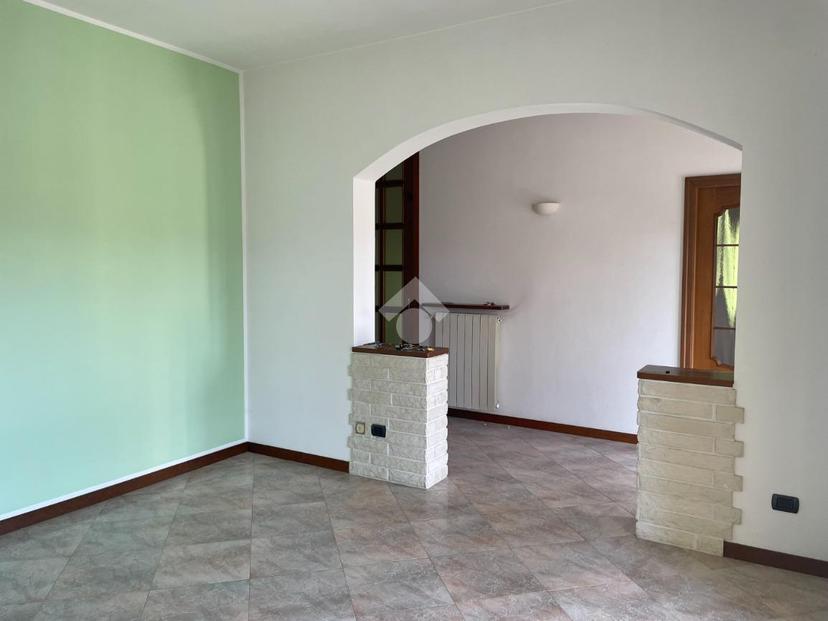 Trilocale in Via Cesare Battisti, Cardano al Campo — foto 4 di 5