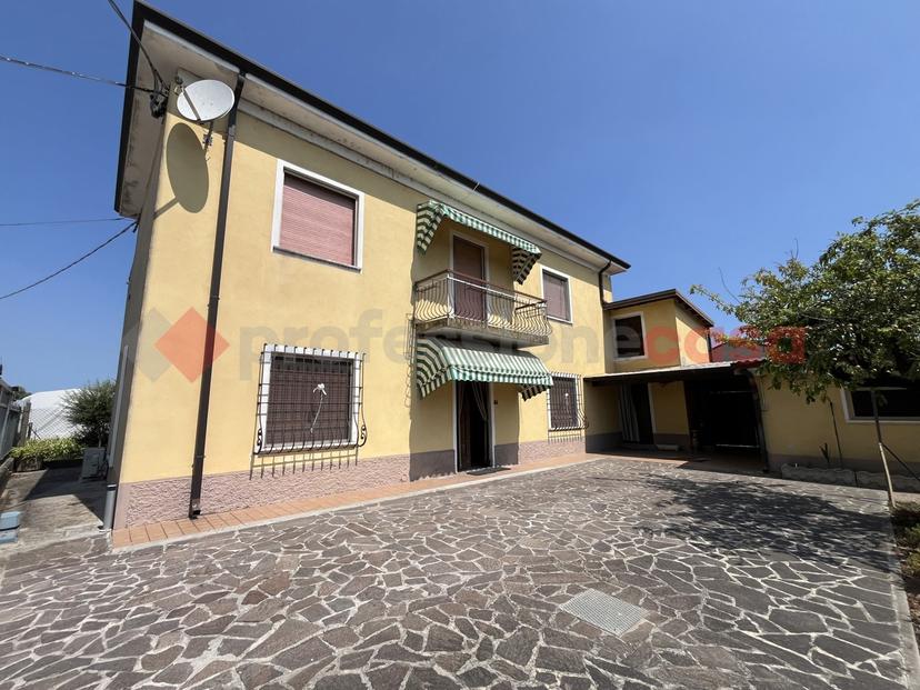 Casa indipendente in Viale l. Rossignoli, Trevenzuolo