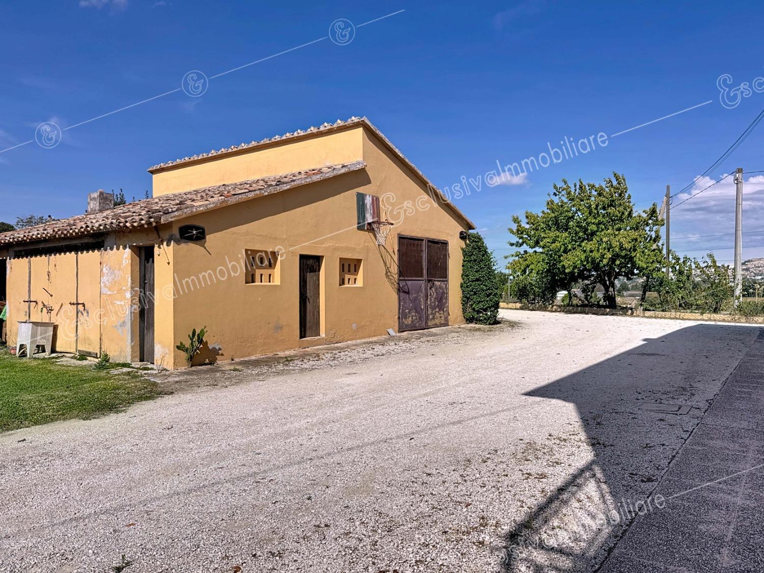 Villa in Contrada Addolorata 42, Recanati