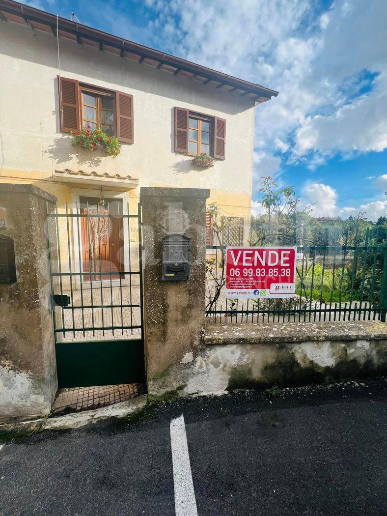 Appartamento in Via Sottocantine  7, Oriolo Romano — foto 2 di 5