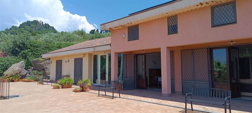 Appartamento in Via Nizzeti, Valverde