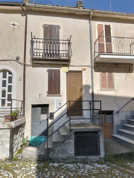 Casa indipendente in Piazza Cadorna, Sant'Eufemia a Maiella — foto 2 di 5