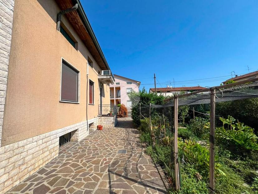 Villa in Via Tagliamento 1, Castrezzato