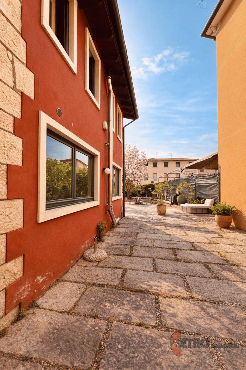 Casa indipendente in Piazza a. Moro, Cornedo Vicentino
