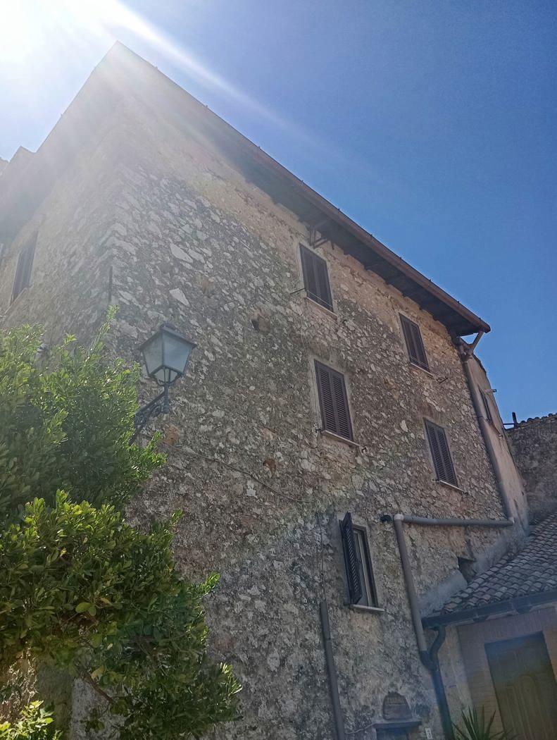Casa indipendente in Via Montello 10, Roviano — foto 2 di 5