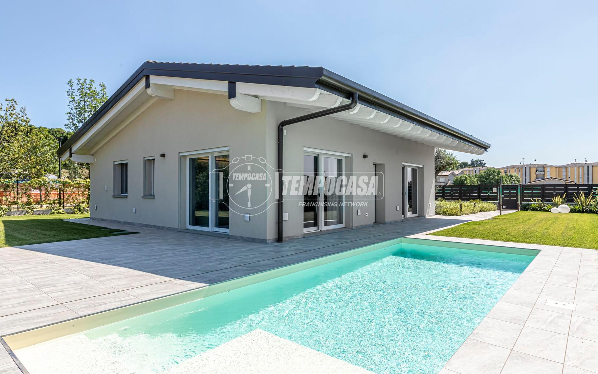 Villa, Lonato del Garda