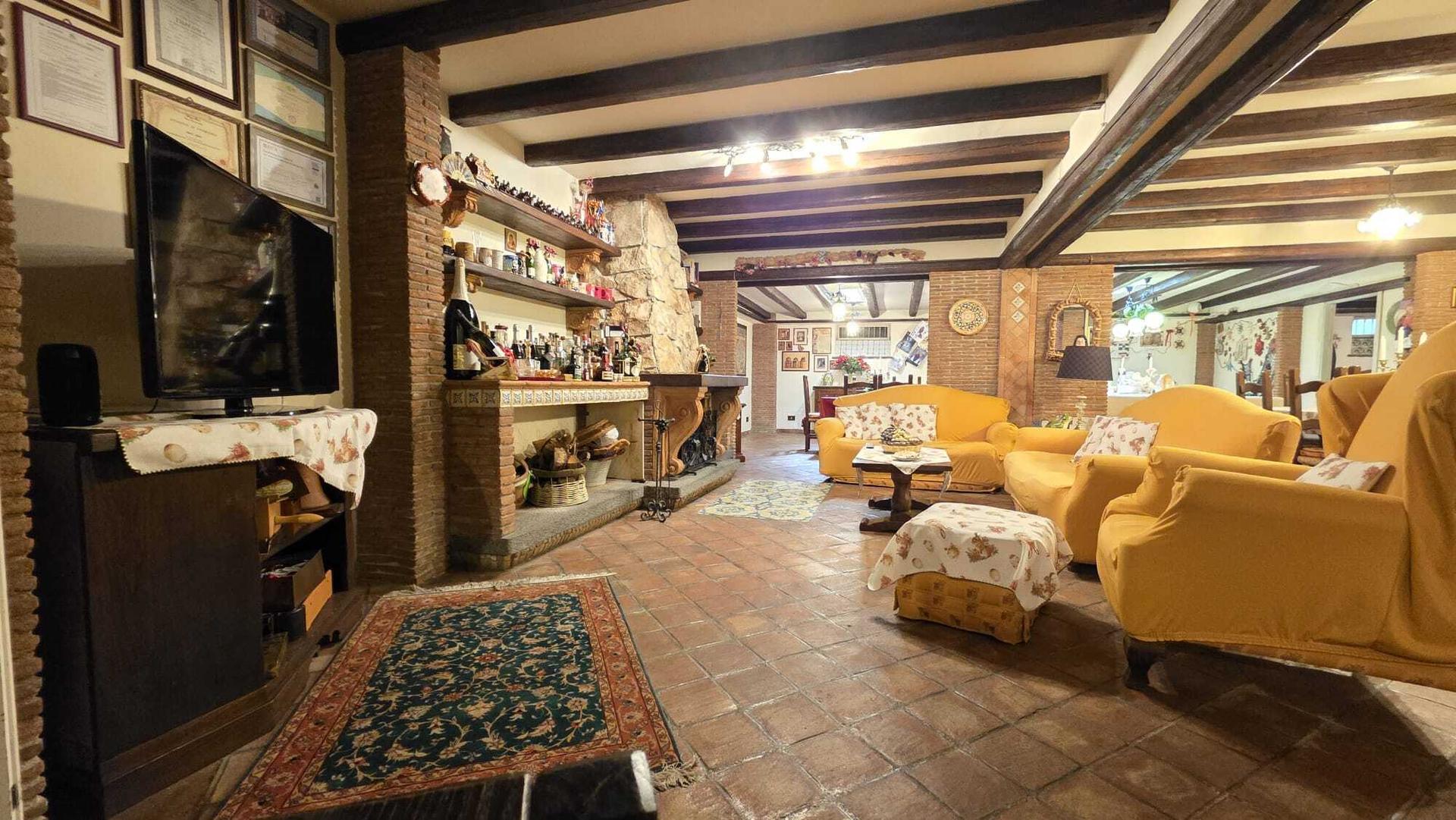 Villa, Tremestieri Etneo