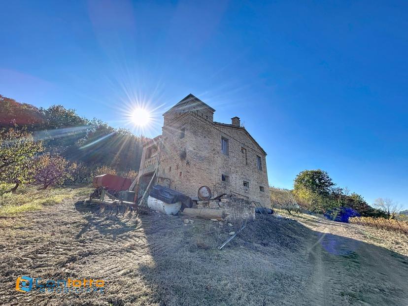 Casale in Contrada Sant'Emidio 12, Montalto delle Marche — foto 3 di 5