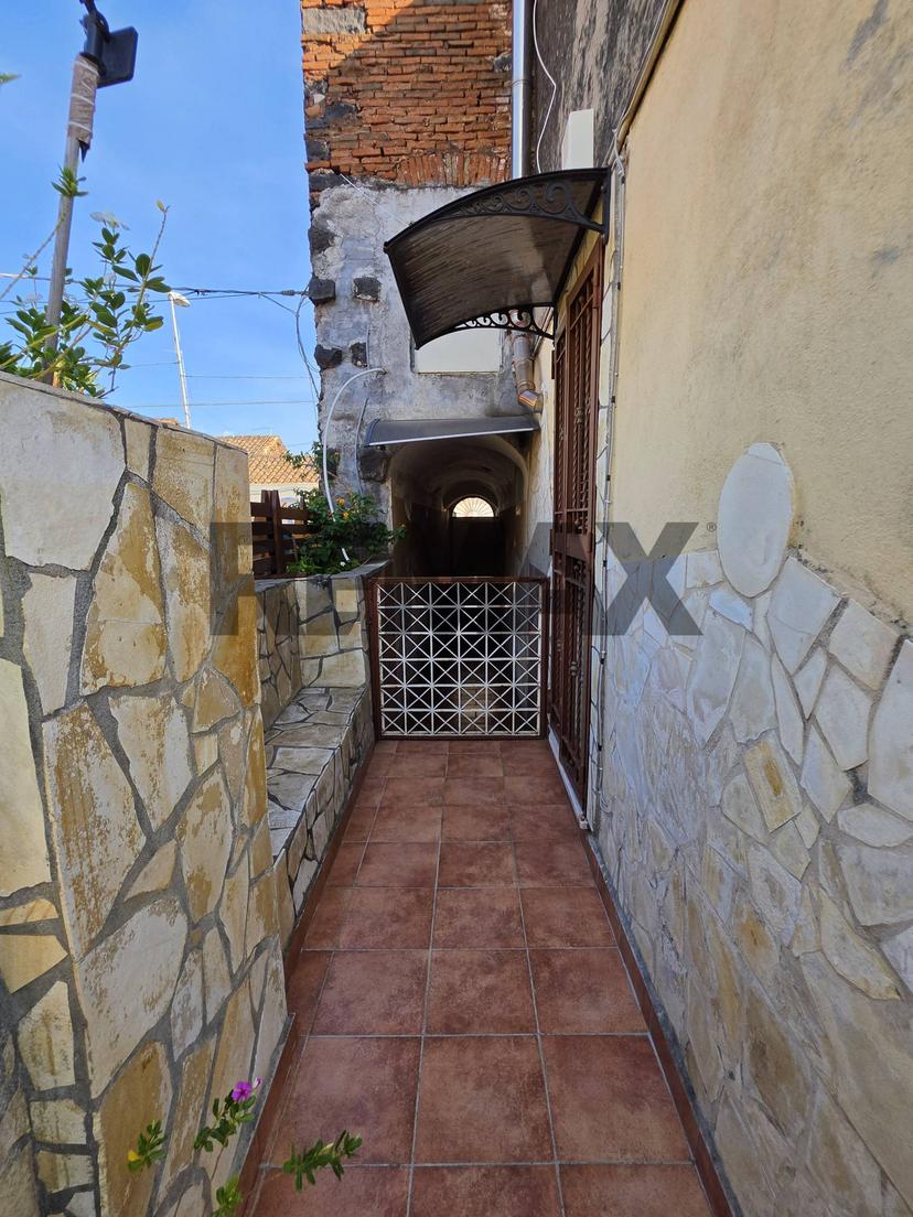Casa indipendente in Via Aspromonte 28, Catania