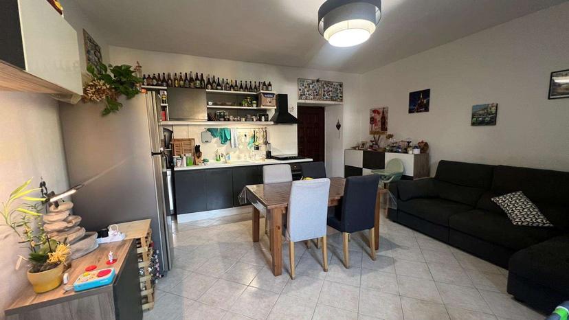Bilocale in Via Ferrari 12, Daverio — foto 3 di 5