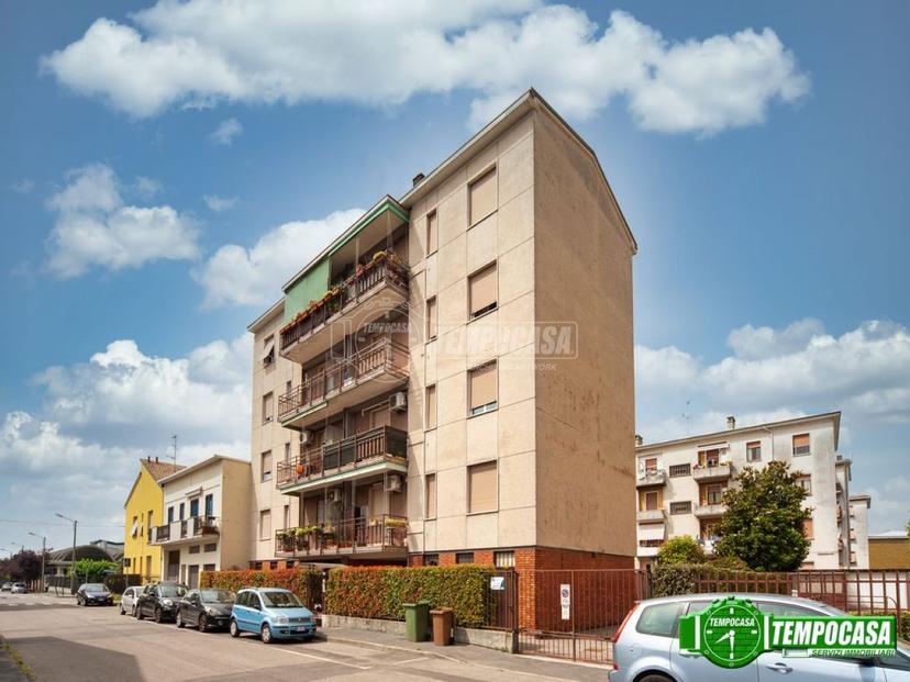 Trilocale in Via 5 Giornate, Muggiò